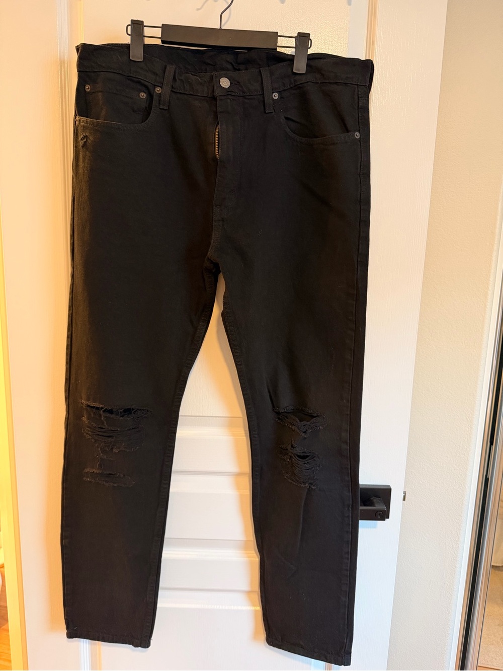 Levi’s Men's Black Distressed Slim Jeans